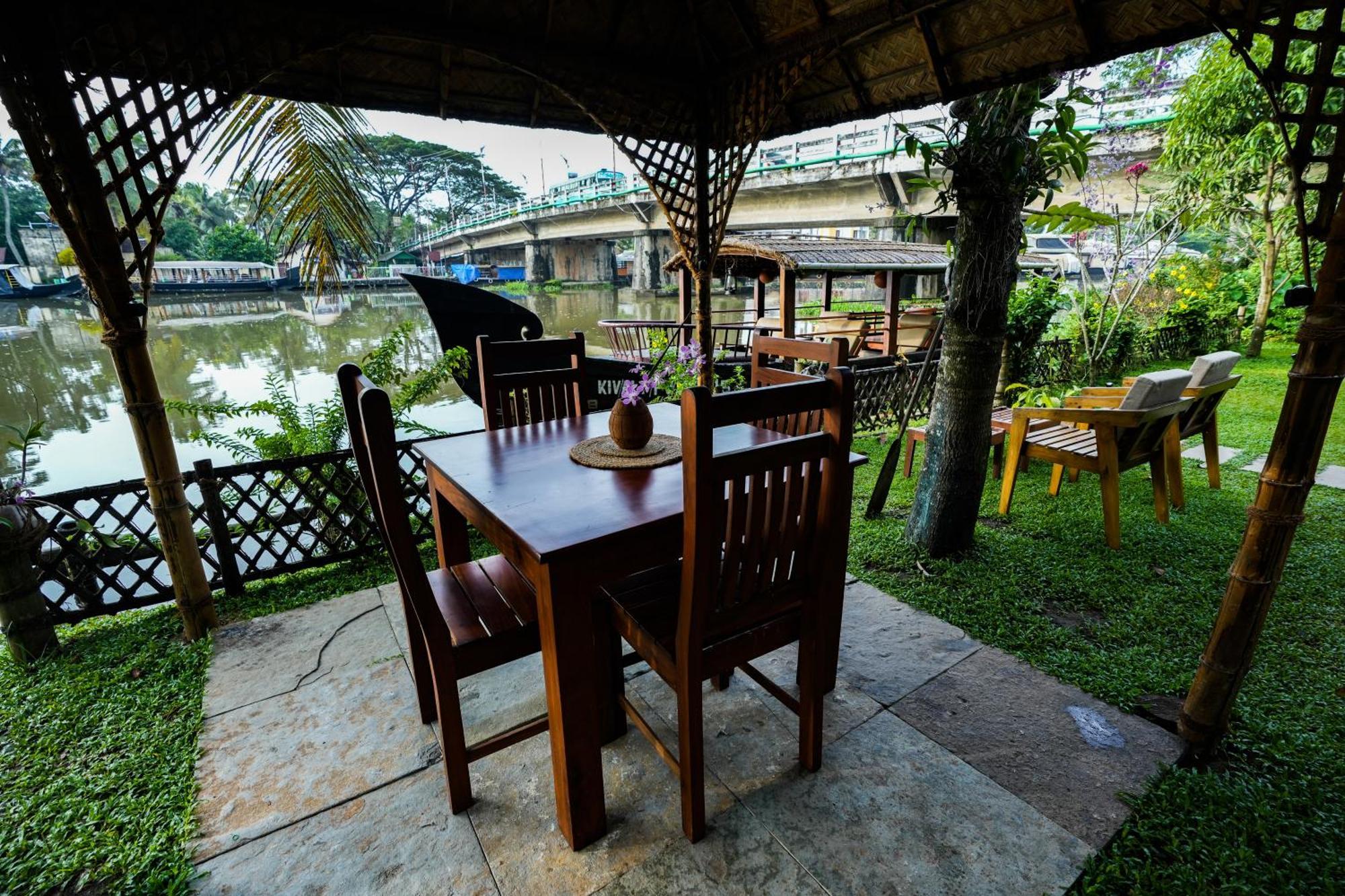 Little Chembaka Casa de hóspedes Kumarakom Exterior foto